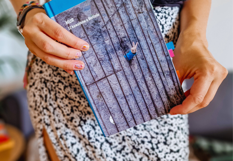 Recenzja: „Mur. 12 kawałków o Berlinie” pod redakcją Agnieszki Wójcińskiej