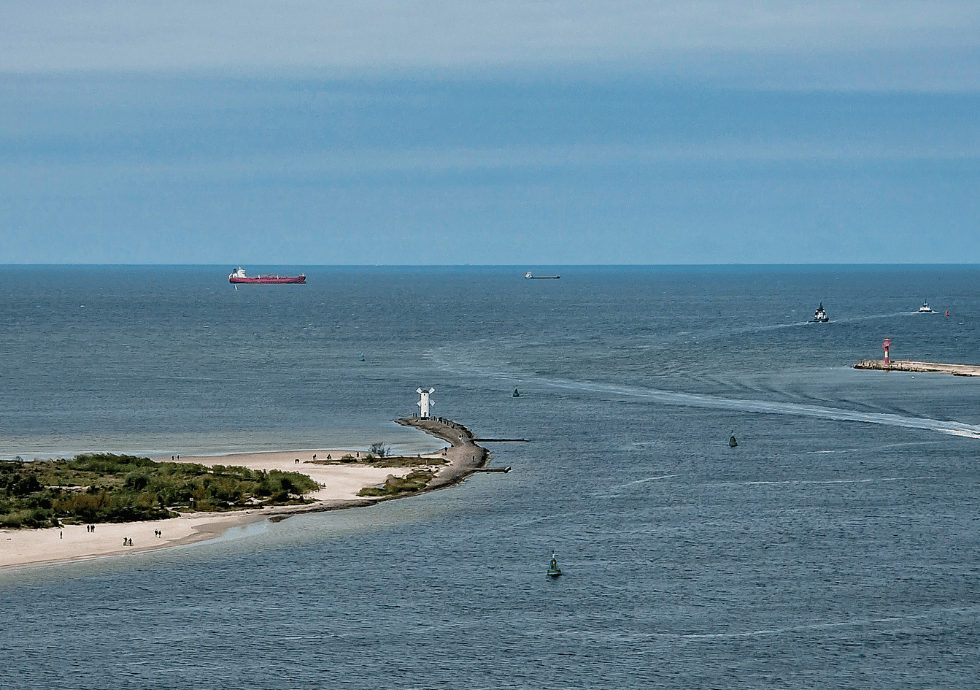 Widok na Stawa Młyny z latarni morskiej w Świnoujściu